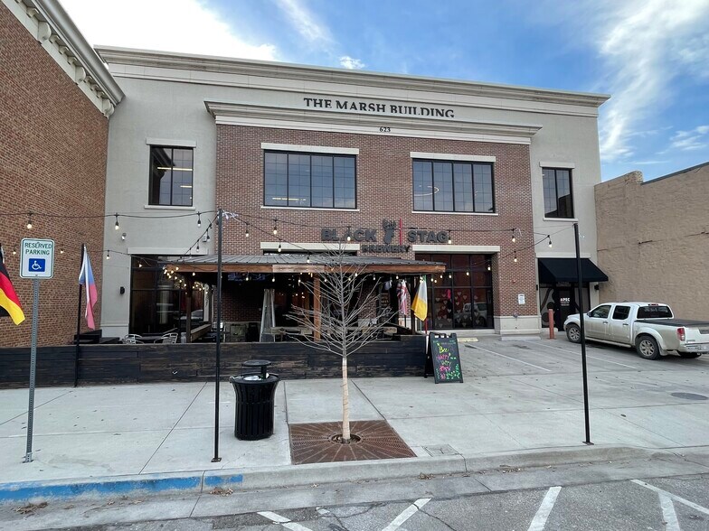 Primary Photo Of 623 Massachusetts St, Lawrence Freestanding For Sale