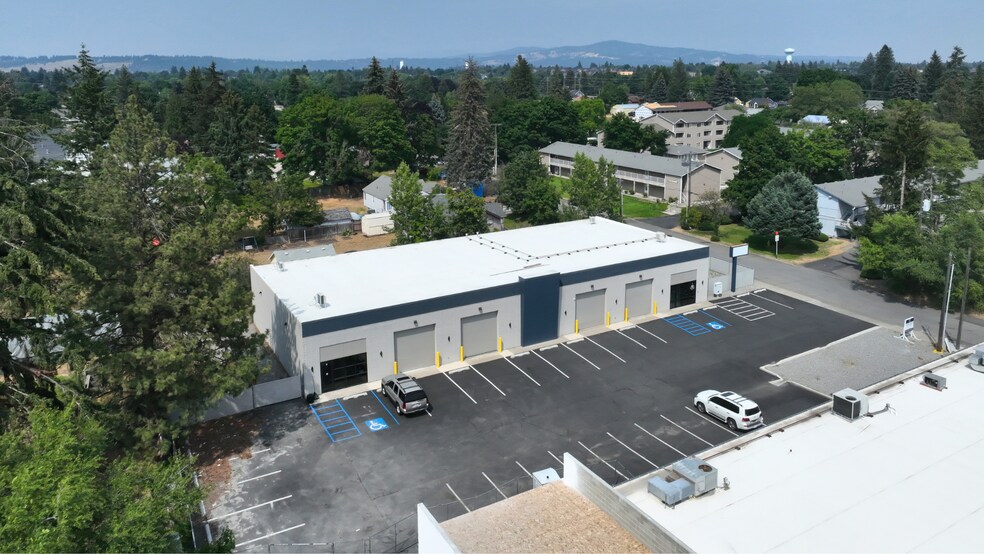 More Photos Of 21 N Skipworth Rd, Spokane Valley Showroom For Lease