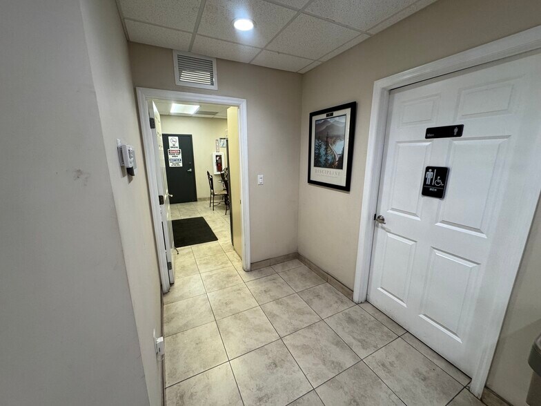 More Photos Of 1001 NW 72nd St, Miami Industrial For Sale