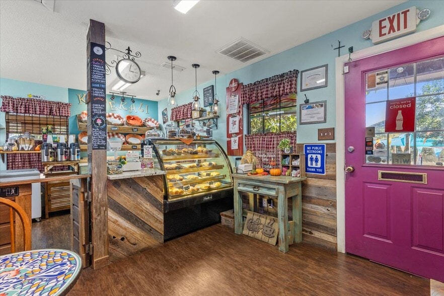 More Photos Of 3434 FM 2673, Canyon Lake Freestanding For Sale