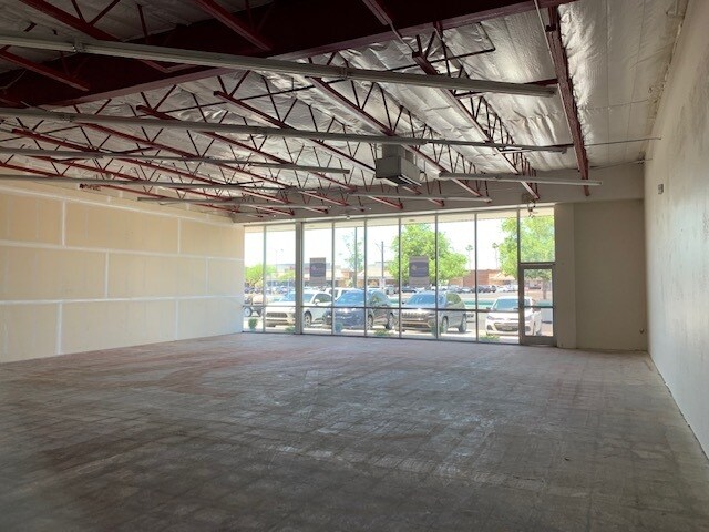 More Photos Of 8101 N 19th Ave, Phoenix Unknown For Lease