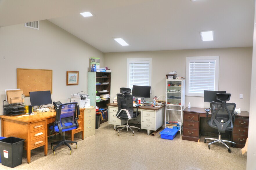 More Photos Of 1892 W US Highway 290, Fredericksburg Medical For Sale