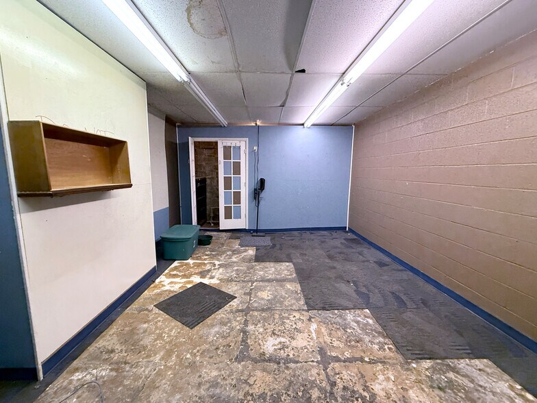 More Photos Of 401-405 Carlisle Ave, York Storefront Retail Residential For Sale