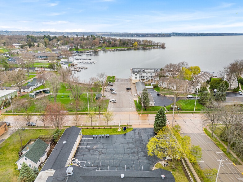 More Photos Of 488 South St, Green Lake Hotel For Sale