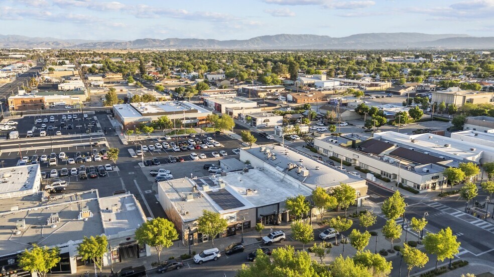 More Photos Of 516 W Lancaster Blvd, Lancaster Freestanding For Lease