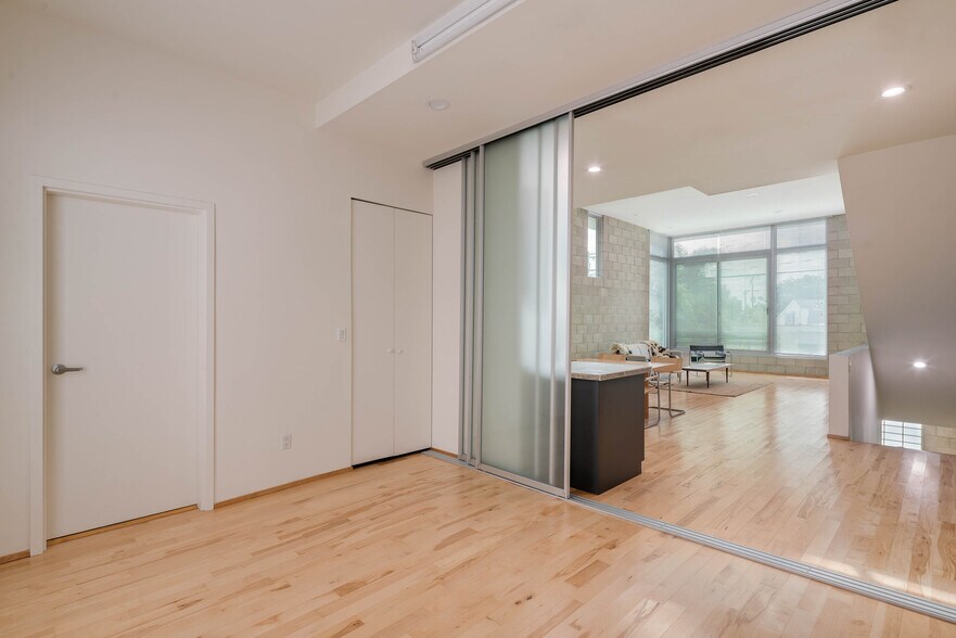 More Photos Of 717 N Highland Ave, Los Angeles Flex For Sale