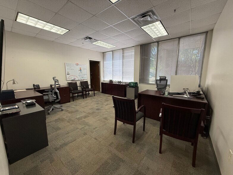 More Photos Of 4393 Sunbelt Dr, Addison Flex For Lease