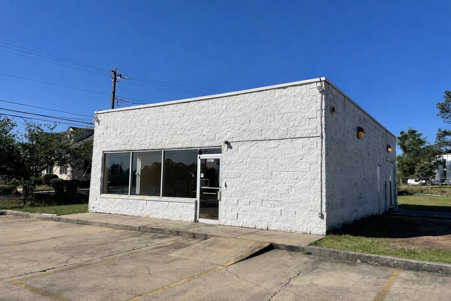 More Photos Of 4693 Log Cabin Dr, Macon-Bibb Freestanding For Lease