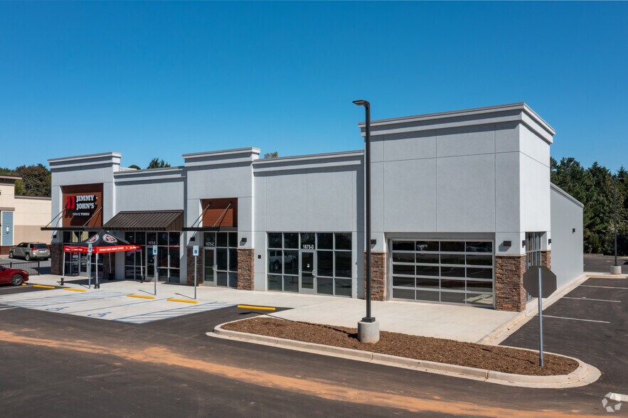 More Photos Of 1665 E Main St, Duncan Storefront Retail Office For Lease