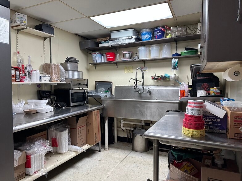 More Photos Of 7403 S Telegraph Rd, Temperance Bar For Sale