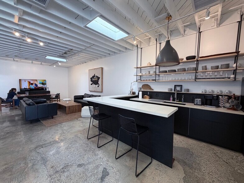 More Photos Of 720 Lincoln Blvd, Venice Office For Lease