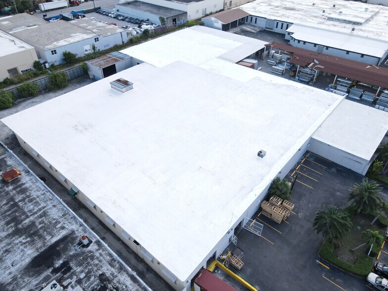 More Photos Of 6721 NW 36th Ave, Miami Distribution For Lease