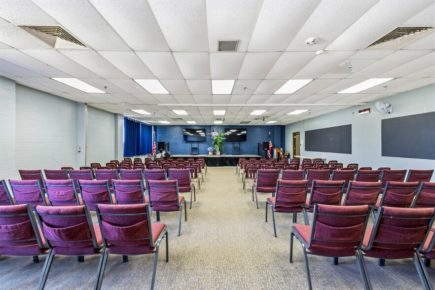 More Photos Of 1400 Panther Dr, Hampstead Schools For Sale