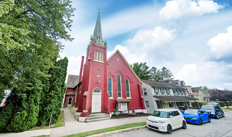 Primary Photo Of 149 Race St, Bainbridge Religious Facility For Sale