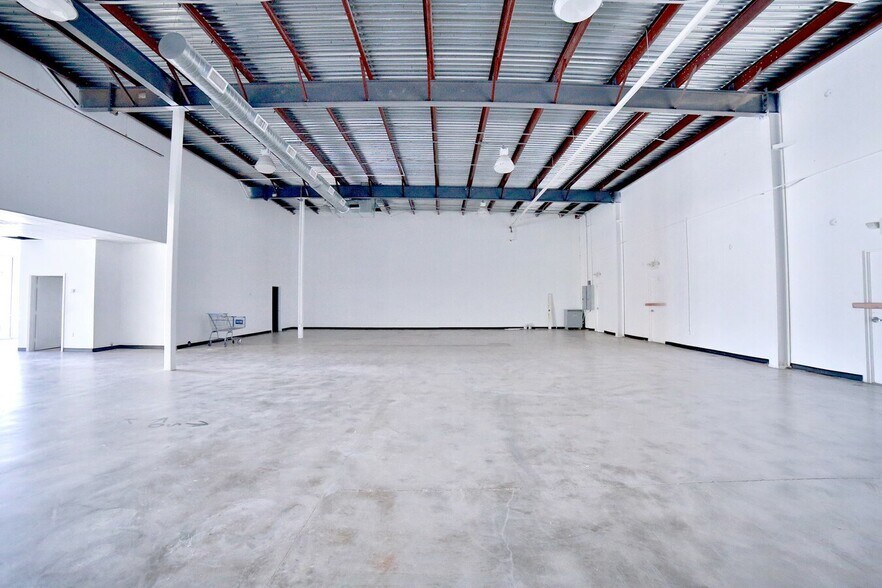 More Photos Of 11130 Gulf Fwy, Houston Storefront Retail Office For Lease