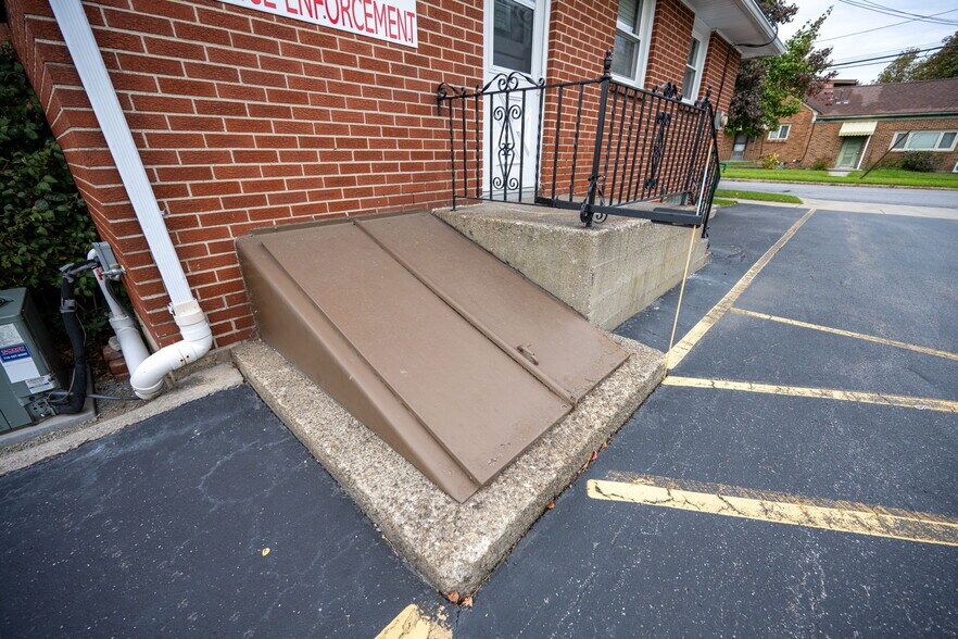 More Photos Of 1616 Abbott Rd, Lackawanna Office For Sale