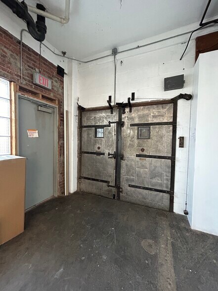 More Photos Of 1645 Blue Rock St, Cincinnati Light Manufacturing For Lease