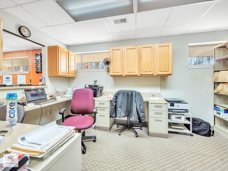 More Photos Of 25400-25430 Goddard Rd, Taylor Medical For Sale