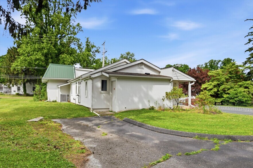 More Photos Of 103 Garris Rd, Downingtown Medical For Sale