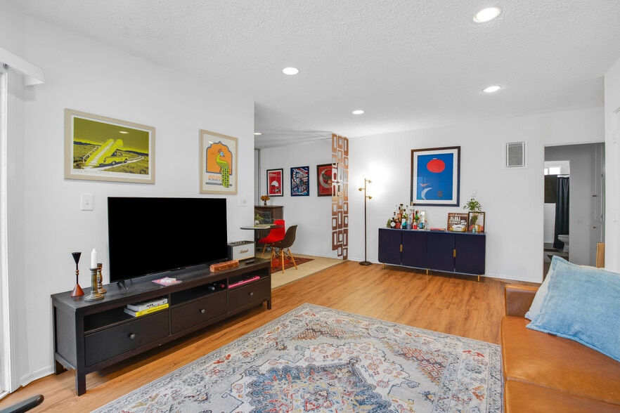 More Photos Of 939 Larrabee St, West Hollywood Apartments For Sale