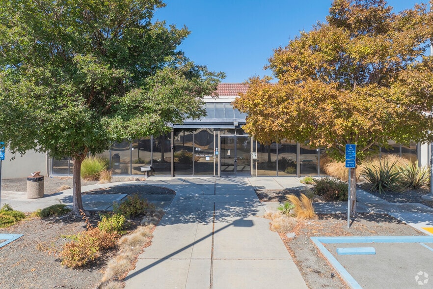 More Photos Of 4800 Patrick Henry Dr, Santa Clara Research And Development For Lease