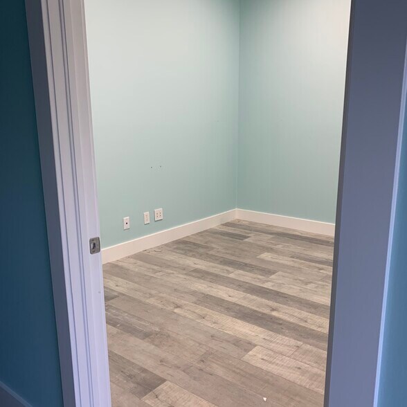 More Photos Of 17000 Alico Commerce Ct, Fort Myers Warehouse For Lease