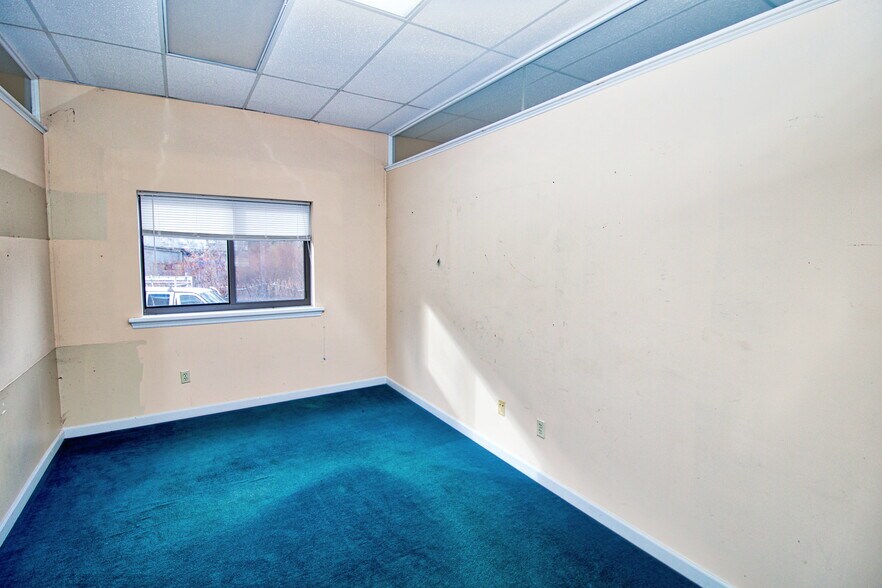 More Photos Of 1575 Thomaston Ave, Waterbury Storefront For Lease