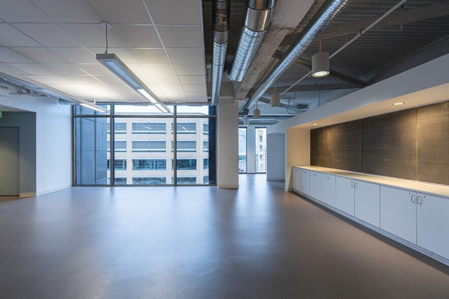 More Photos Of 1001 Woodward Ave, Detroit Office For Lease