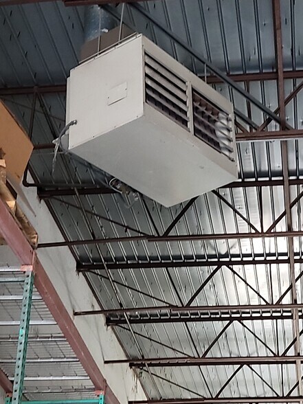 More Photos Of 10737 Gulfdale St, San Antonio Manufacturing For Lease