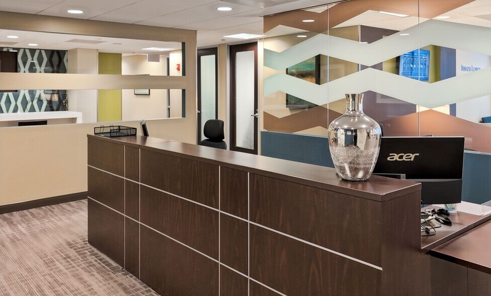 More Photos Of 10 S Riverside Plz, Chicago Coworking Space