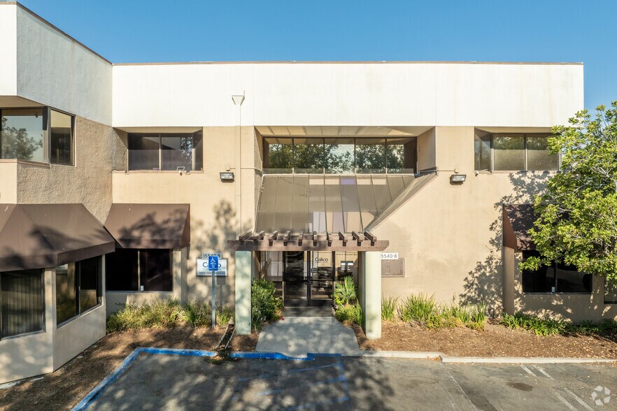 More Photos Of 15540 Rockfield Blvd, Irvine Research And Development For Lease