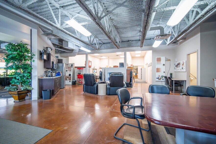 More Photos Of 120 Pembina Rd, Sherwood Park Light Manufacturing For Sale