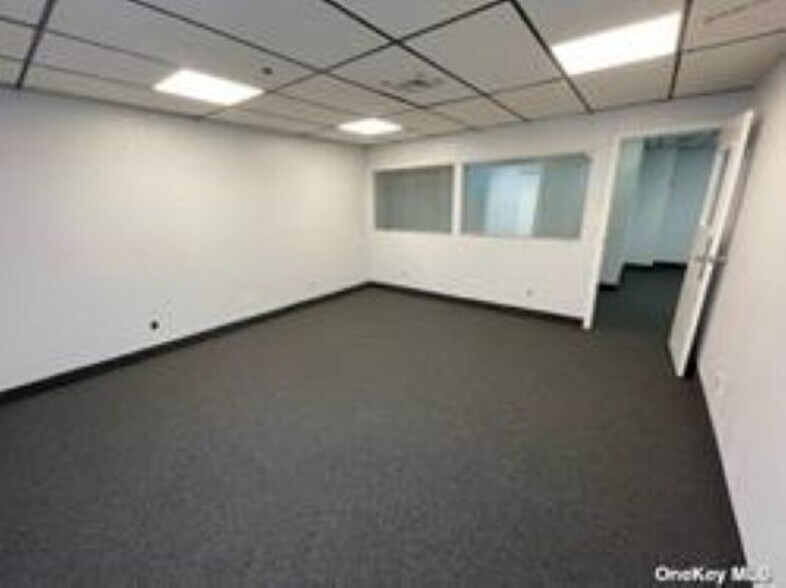 More Photos Of 66-00 Long Island Expy, Maspeth Office For Lease