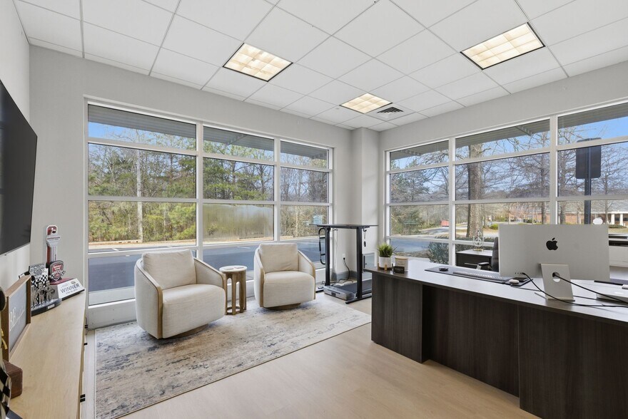 More Photos Of 142 S Cardigan Way, Mooresville Flex For Lease