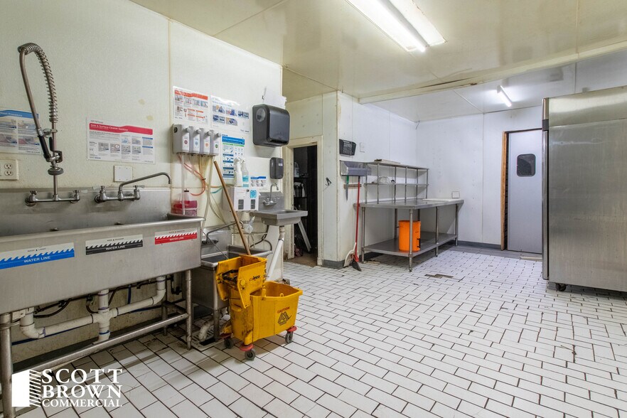 More Photos Of 424 Bryan St, Denton Restaurant For Sale