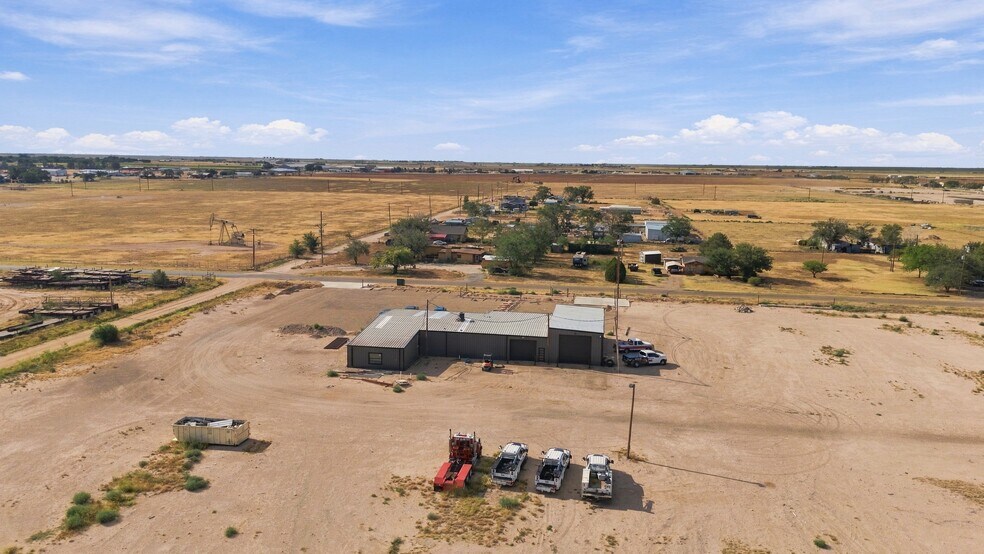 More Photos Of 1801 13th St, Levelland Light Distribution For Sale