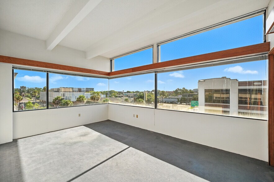 More Photos Of 24 N Market St, Jacksonville Office For Lease