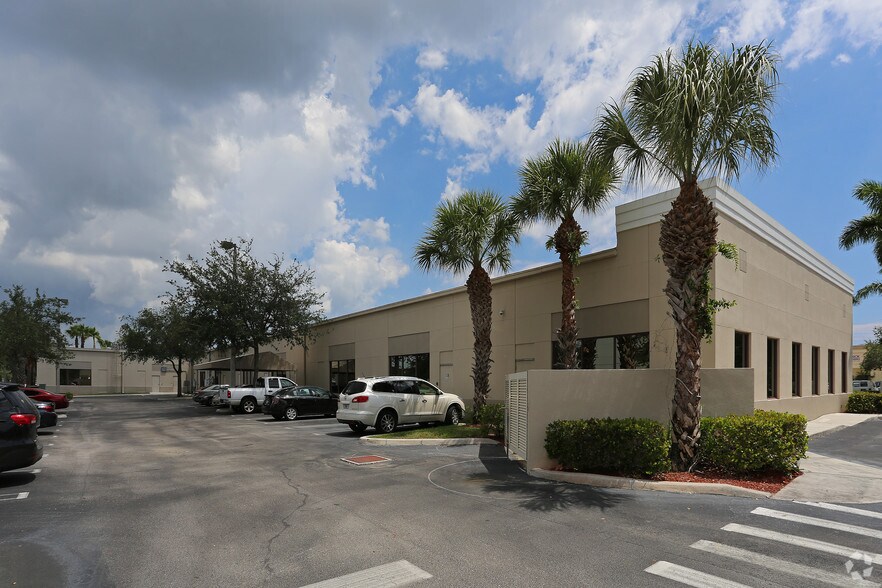 More Photos Of 2101 Centrepark West Dr, West Palm Beach Office For Lease