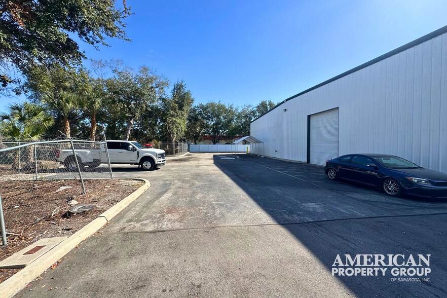 More Photos Of 2011 Whitfield Park Loop, Sarasota Showroom For Sale