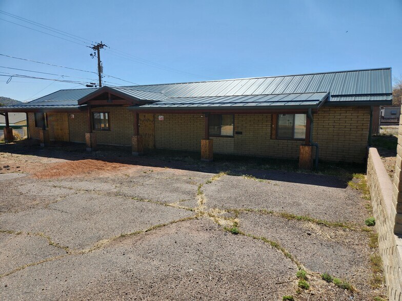 More Photos Of 704 S Meadow St, Payson Office For Sale