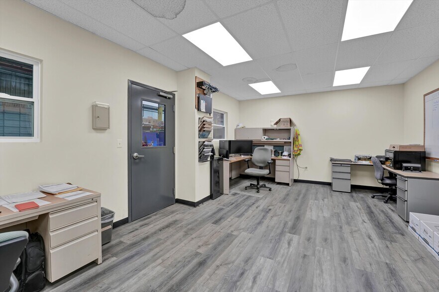 More Photos Of 100 Meco Ln, Oak Ridge Warehouse For Lease