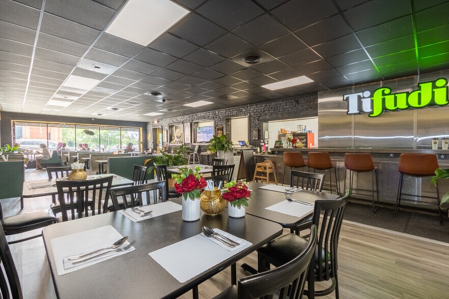 More Photos Of 122 W Whitner St, Anderson Restaurant For Lease