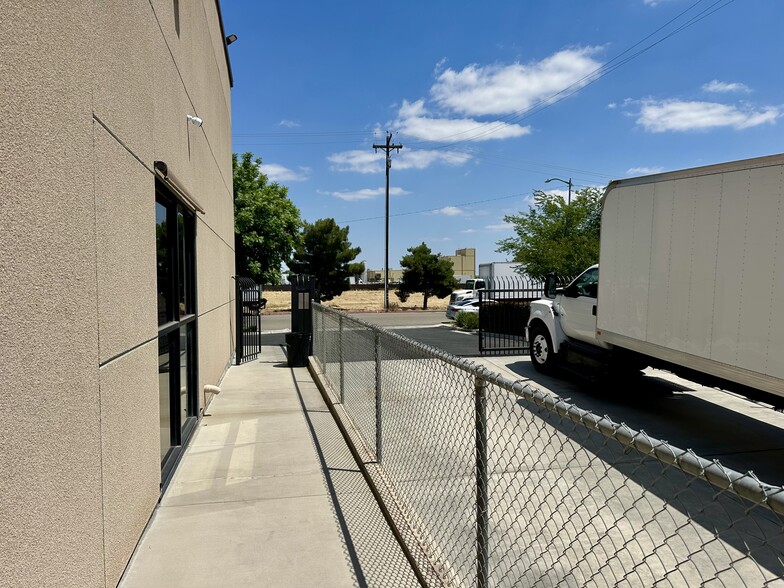 More Photos Of 96 S West Ave, Fresno Warehouse For Lease