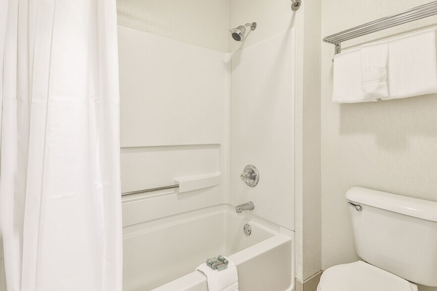 More Photos Of 43 Coosawatee Drive, East Ellijay Hotel For Sale