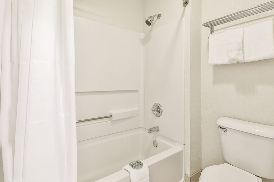 More Photos Of 43 Coosawatee Drive, East Ellijay Hotel For Sale