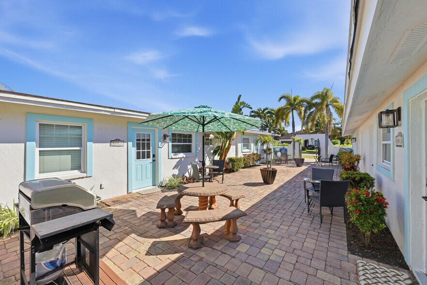 More Photos Of 559 105th Ave N, Naples Multifamily For Sale