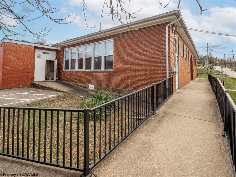 More Photos Of 1433 Dorsey Ave, Morgantown Schools For Lease