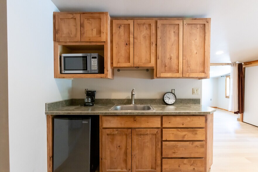 More Photos Of 1258 Highway 141, White Salmon Hospitality For Sale
