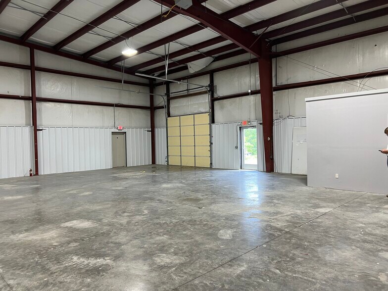 More Photos Of 1113 Alex Dr, Elizabethtown Flex For Lease