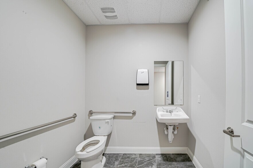 More Photos Of 1402 S Custer Rd, McKinney Office For Lease